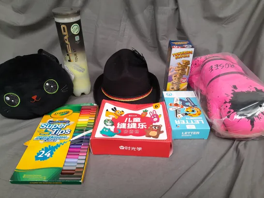 BOX OF APPROX 15 ASSORTED TOYS AND GAMES TO INCLUDE - TEDDIES, BOXING GLOVES AND CRAYOLA