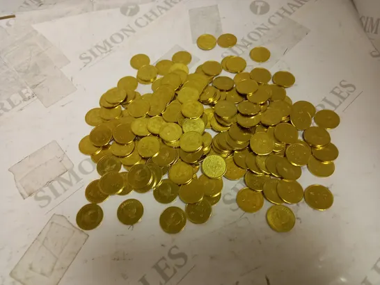 LOT OF APPROXIMATELY 175 EAGLE FREEDOM GOLD NO CASH VALUE TOKENS (FOR COIN METER, SUNBED TIMER, ETC)