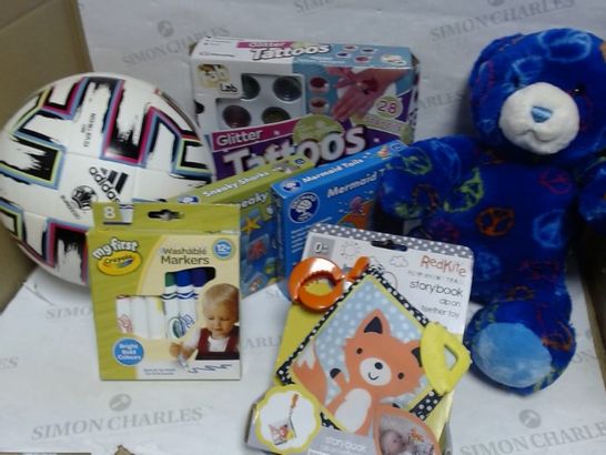 LOT OF APPROXIMATELY 15 ASSORTED TOY & GAME ITEMS, TO INCLUDE EWURO 2020 FOOTBALL, GLITTER TATTOO SET, CRAYOLA WASHABLE MARKERS, ETC