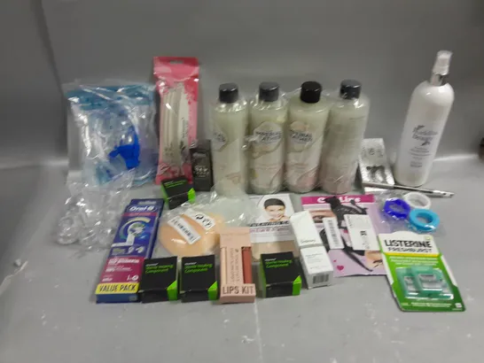 BOX OF APPROXIMATELY 15 COSMETIC ITEMS TO INCLUDE BODY WASH, MICELLAR WATER, FALSE EYELASH, ETC