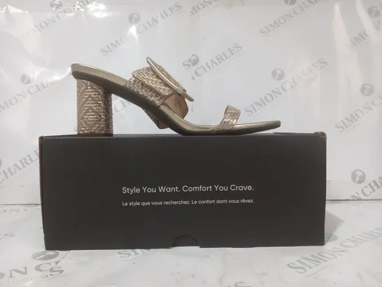 BOXED PAIR OF VIONIC OPEN TOE BLOCK HEEL SANDALS IN GOLD SIZE 7