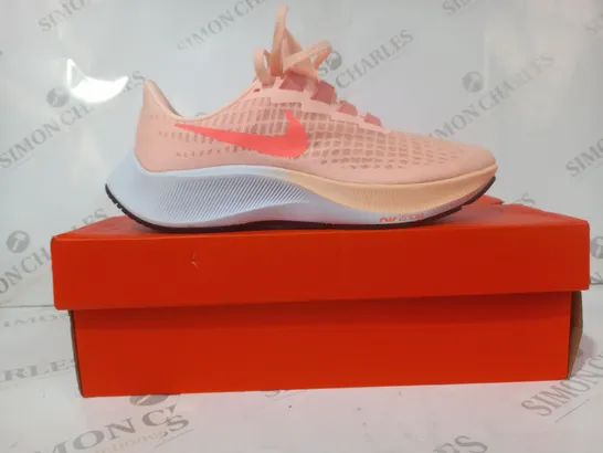 BOXED PAIR OF NIKE AIR ZOOM PEGASUS 37 SHOES IN PEACH UK SIZE 5