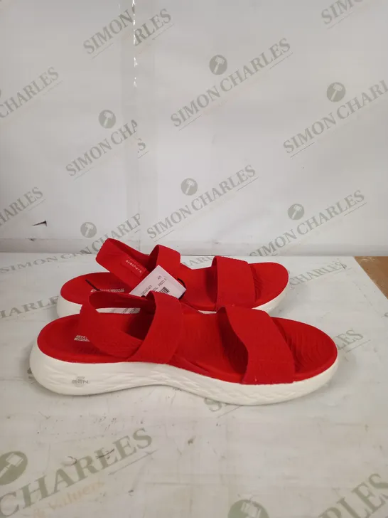 BRAND NEW SKECHERS ON THE GO 600 GIRLS TRIP STRETCH FIT GORE SLINGBACK SANDAL IN RED - SIZE 5