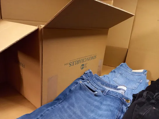 BOX OF APPROX 10 ASSORTED JEANS VARYING IN SIZE/COLOUR/STYLE