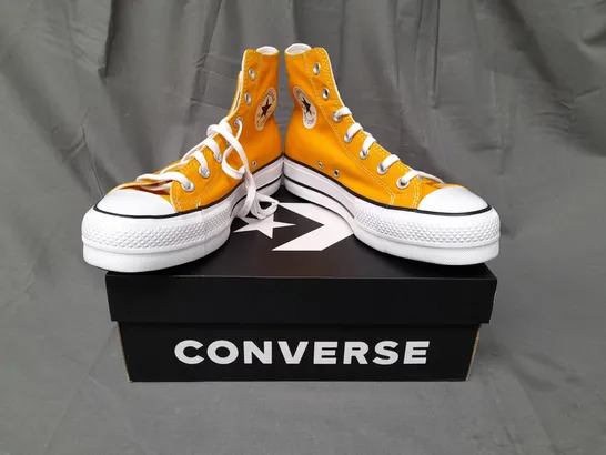 BOXED PAIR OF CONVERSE SHOES IN MUSTARD UK SIZE 6.5