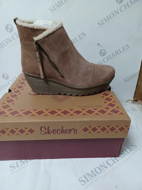 SKECKERS OFF HOURS MUSHROOM TAUPE SUEDE WEDGE HEEL ANKLE BOOT