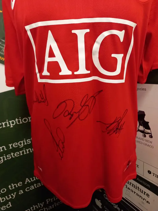 SIGNED MANCHESTER UNITED 2008 CHAMPIONS LEAGUE FINAL SHIRT SIZE M ( SIGNED BY SAHA, GIGGS SCHOLES AND HARGREAVES )