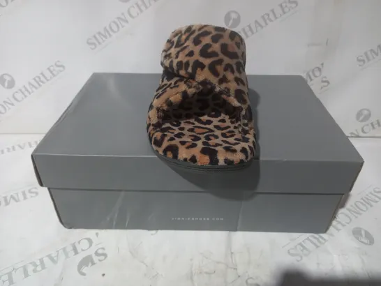 BOXED PAIR OF VIONIC OPEN TOE SANDALS IN LEOPARD PRINT SIZE 7
