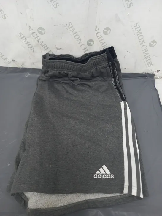 ADIDAS FLEECED CASUAL SHORTS SIZE 3XL