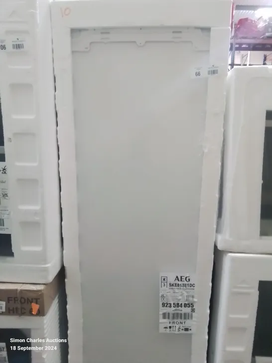 AEG 6000 SERIES TALL INTEGRATED FRIDGE 310L MODEL SKE818E1DC RRP £1000