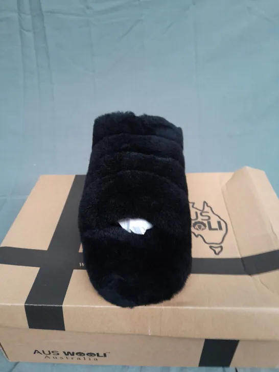 BOXED PAIR OF AUS WOOL SORRENTO BLACK SIZE UK 6