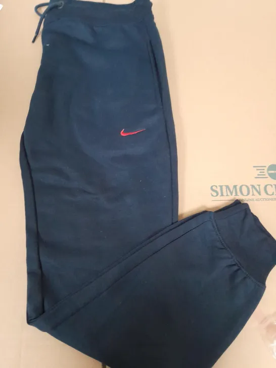 NIKE JOGGING BOTTOMS IN NAVY - SIZE LARGE