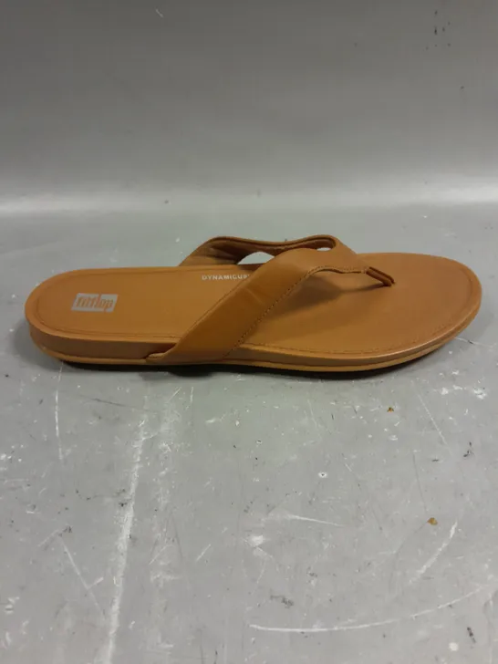 PAIR OF FITFLOP GRACIE LEATHER FLIP FLOPS IN LIGHT TAN - 6