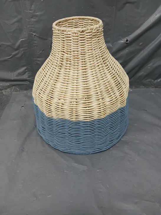 RATTAN EASY FIT LIGHT SHADE WITH BLUE TRIM