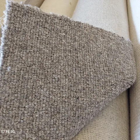 ROLL OF QUALITY RARE BREEDS LOOP FELT CARPET APPROXIMATELY 5M × 2.83M