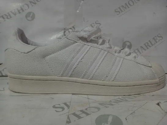 BOXED PAIR OF ADIDAS SUPERSTAR SHOES IN WHITE UK SIZE 7.5