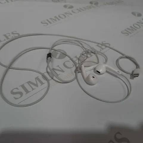 APPLE WIRED HEADPHONES WITH REMOTE AND MIC