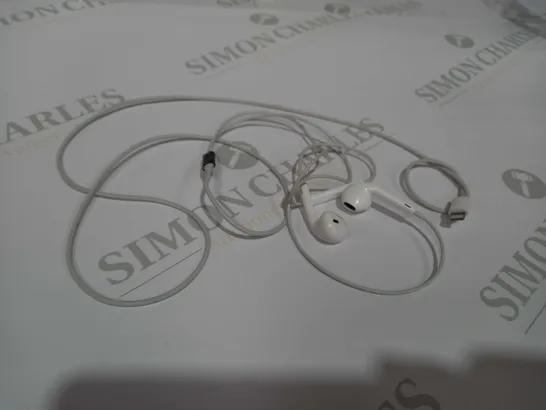 APPLE WIRED HEADPHONES WITH REMOTE AND MIC