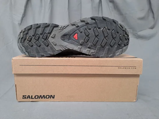 BOXED PAIR OF SALOMON XA PRO 3D V8 SHOES IN BLACK UK SIZE 9