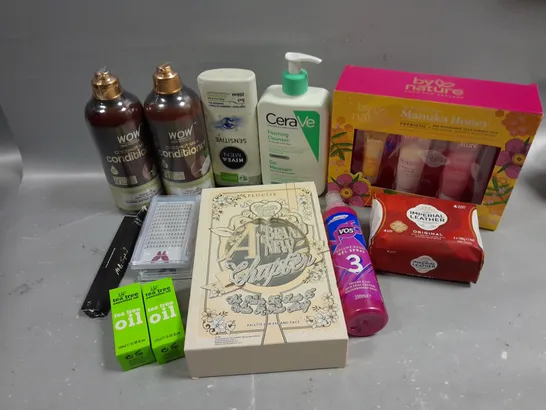 BOX OF APPROXIMATELY 15 COSMETIC ITEMS TO INCLUDE CERAVE CLEANSER, CONDITIONER, VO5 GEL SPRAY, ETC