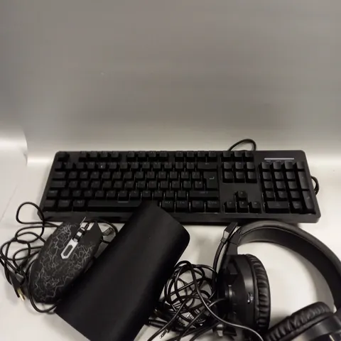 BOXED TECH 4-IN-1 GAMING KIT 