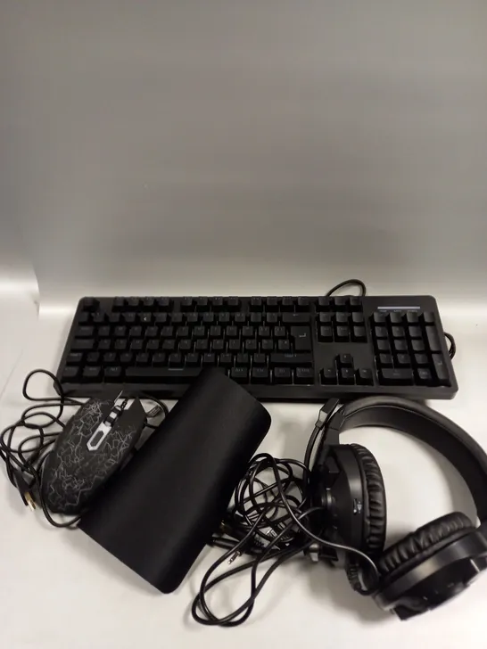 BOXED TECH 4-IN-1 GAMING KIT 