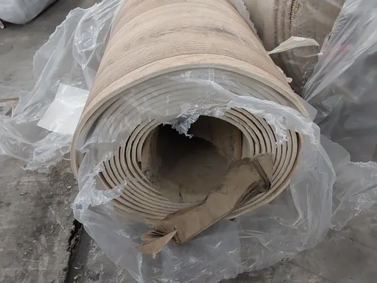 ROLL OF QUALITY FLOOR VIYNL // SIZE UNSPECIFIED 