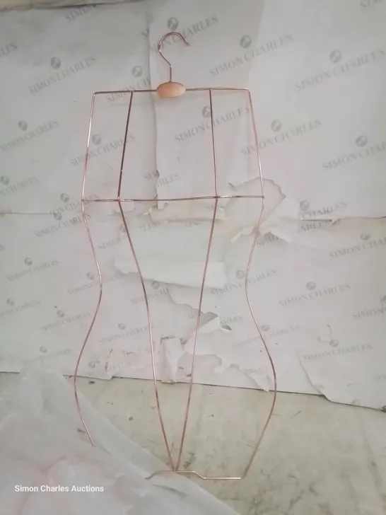 SIX WIRE COPPER EFFECT APRON DISPLAY HANGERS