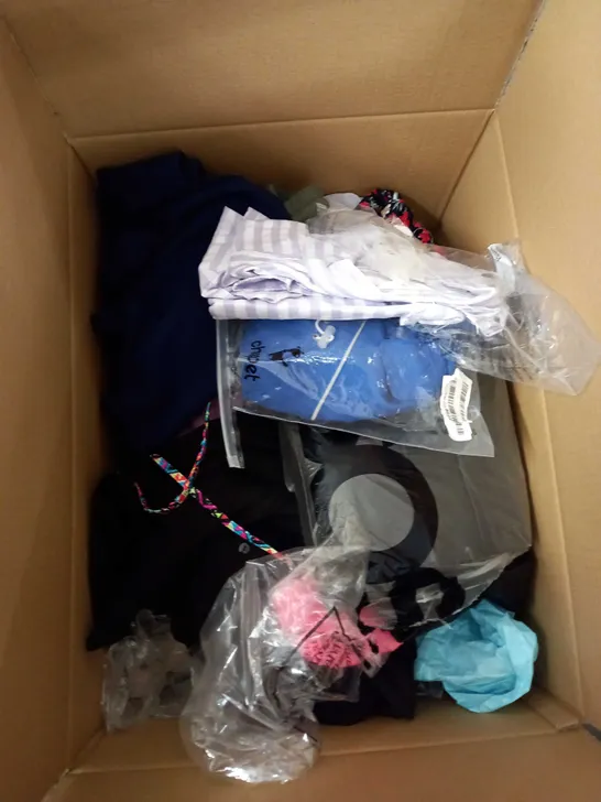 BOX OF APPROX 35 ASSORTED CLOTHING ITEMS TO INCLUDE - DRESSES, T-SHIRTS AND TROUSERS