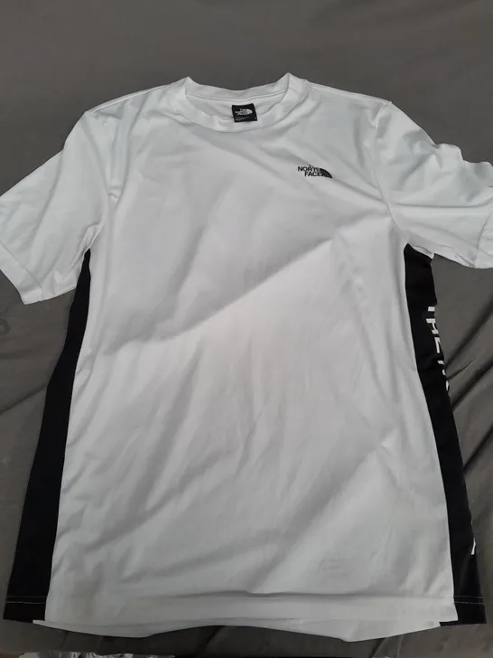 THE NORTH FACE T-SHIRT IN BLACK/WHITE - MEDIUM