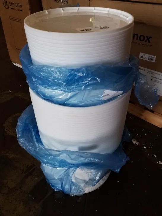 LOT OF APPROXIMATELY 80 WHITE BUCKET LIDS