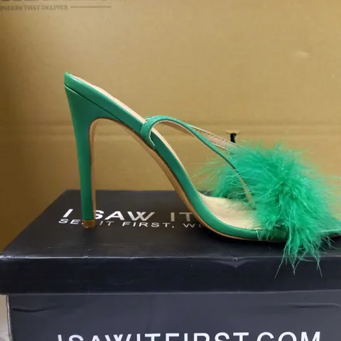 BOXED PAIR OF ISAWITFIRST GREEN FEATHER VAMP HEELS - SIZE 6