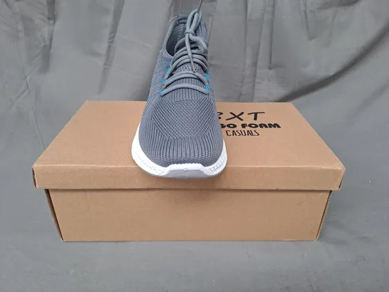 BOXED PAIR OF BXT YOGO FOAM CASUALS KNIT SHOES IN GREY SIZE 7