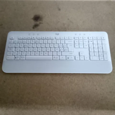 BOXED LOGITECH SIGNATURE K650 BLUETOOTH KEYBOARD - WHITE