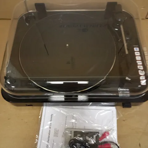 LENCO TURNTABLE AND SPEAKERS (X2)