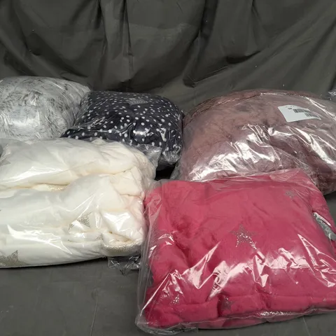 LARGE BOX OF ASSORTED CLOTHING ITEMS TO IN VARIOUS SIZES AND COLORS