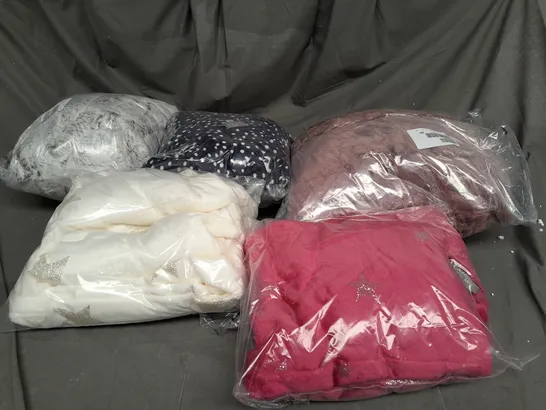 LARGE BOX OF ASSORTED CLOTHING ITEMS TO IN VARIOUS SIZES AND COLORS