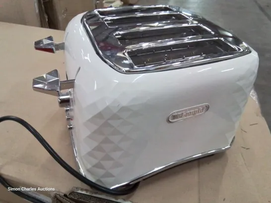 DELONGHI 4 SLICE TOASTER WHITE