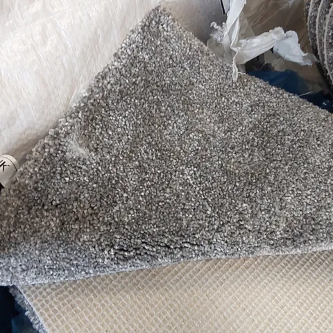 ROLL OF QUALITY CLASSIC CHARM 3063/0935 CARPET IN ASH GREY - APPROXIMATELY 4.3M L X 4M W 