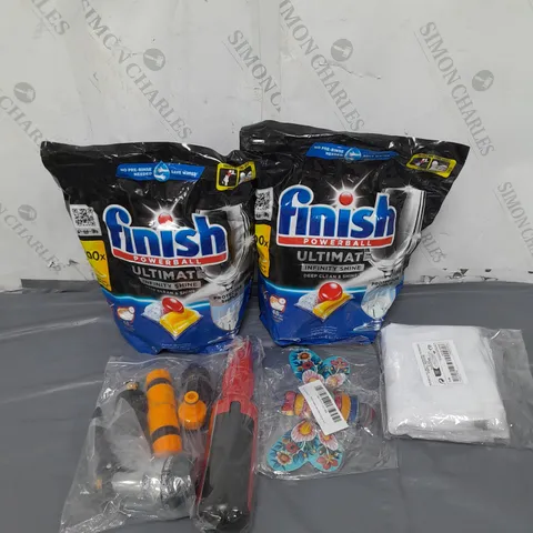 LOT OF APPROXIMATELTY 10 ASSORTED HOUSEHOLD ITEMS TO INCLUDE FINISH, METAL BEE AND HOSE ACCESSORIES