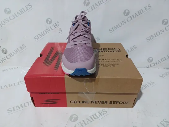 BOXED PAIR OF SKECHERS TRAINERS IN MAUVE SIZE 5