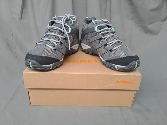 BOXED PAIR OF MERRELL ALVERSTONE MID GTX SHOES IN GREY UK SIZE 5