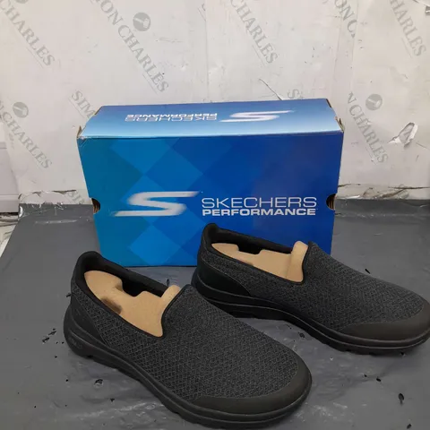 SKETCHERS MENS BLACK TRAINERS SIZE 8