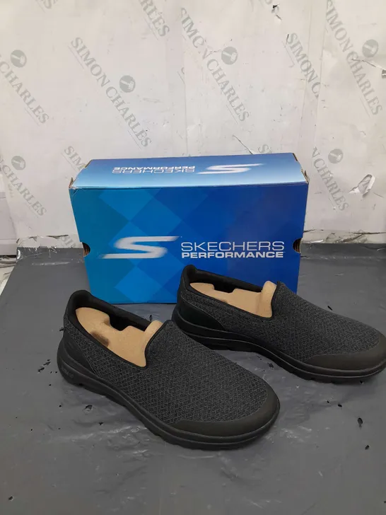 SKETCHERS MENS BLACK TRAINERS SIZE 8