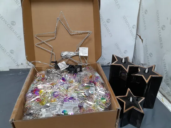 APPROXIMATELY 15 ASSORTED ITEMS TO INCLUDE LIGHT UP STAR FAUX CANDLES, LIT TINSEL, STAR LIGHTS, ETC - COLLECTION ONLY