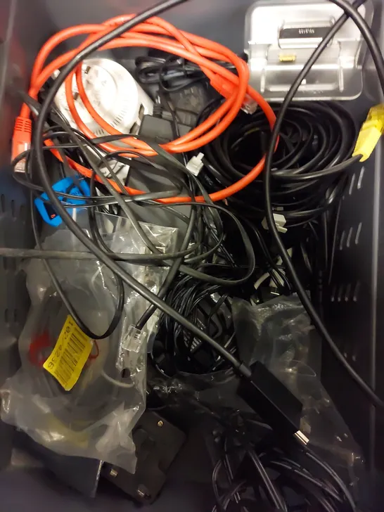 LOT OF APPROX 8 ASSORTED ELECTRICAL ITEMS