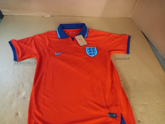 ENGLAND RED FOOTBALL SHIRT - M