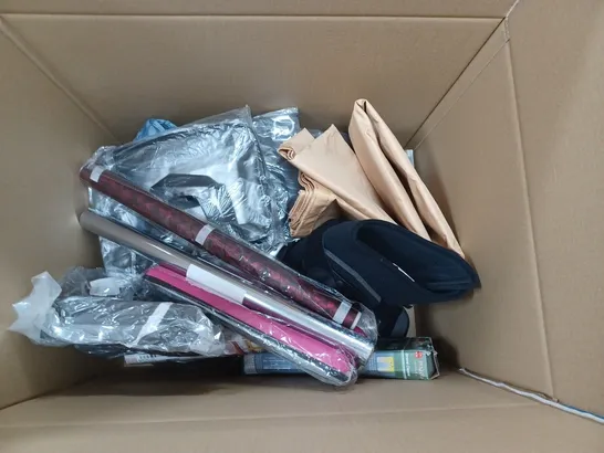 LARGE BOX OF APPROXIMATELY 20 ASSORTED HOUSEHOLD ITEMS TO INCLUDE: FLASH SPEED MOP CLOTHS, WEED CONTROL FABRIC, AND SCREWS