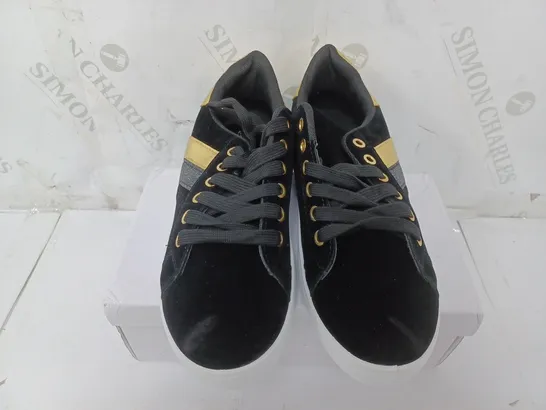 BOXED PAIR OF KS-508 LACE UP TRAINERS IN BLACK/GOLD/SILVER - SIZE 38