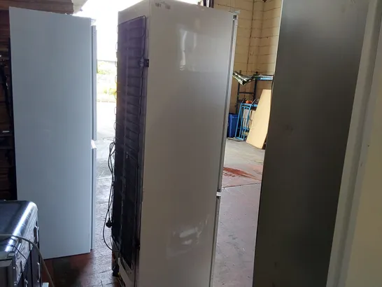 BEKO FRIDGE FREEZER - WHITE 